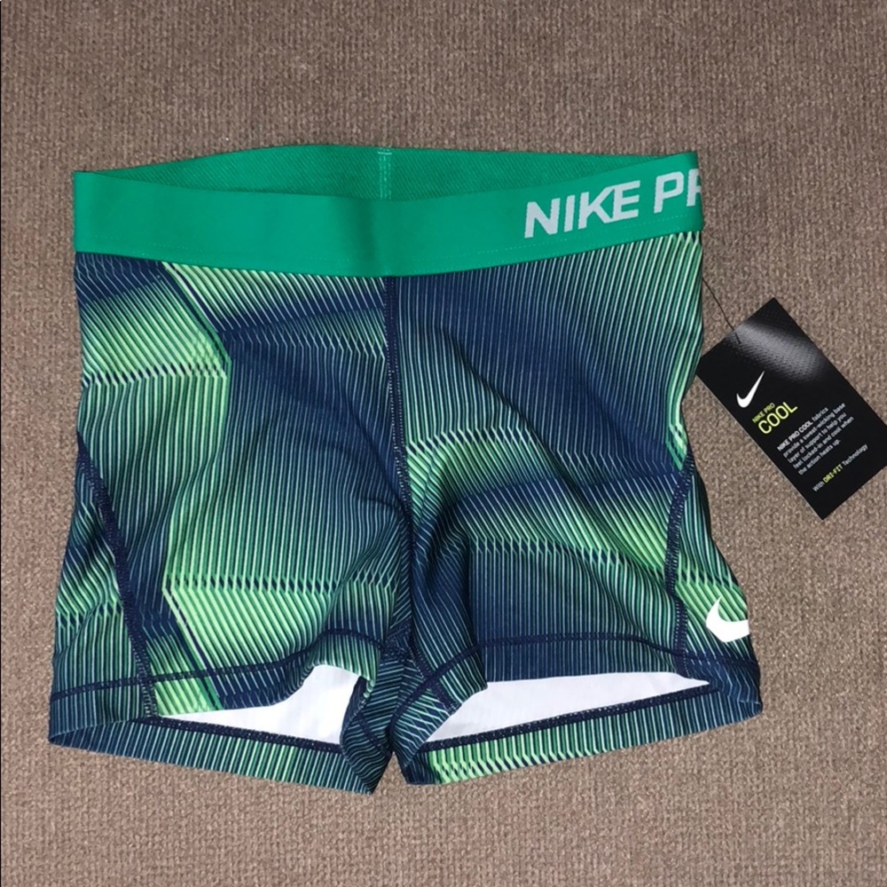 NWT 🌟 Women’s Nike Dri-Fit shorts